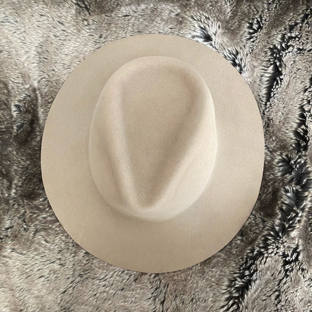 Rag and bone hat size medium